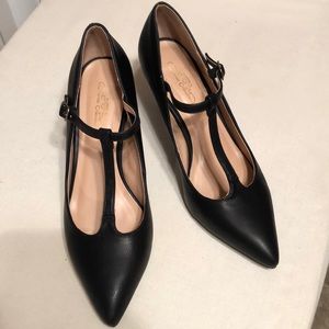 BLACK LEATHER HEELS SIZE 7.5